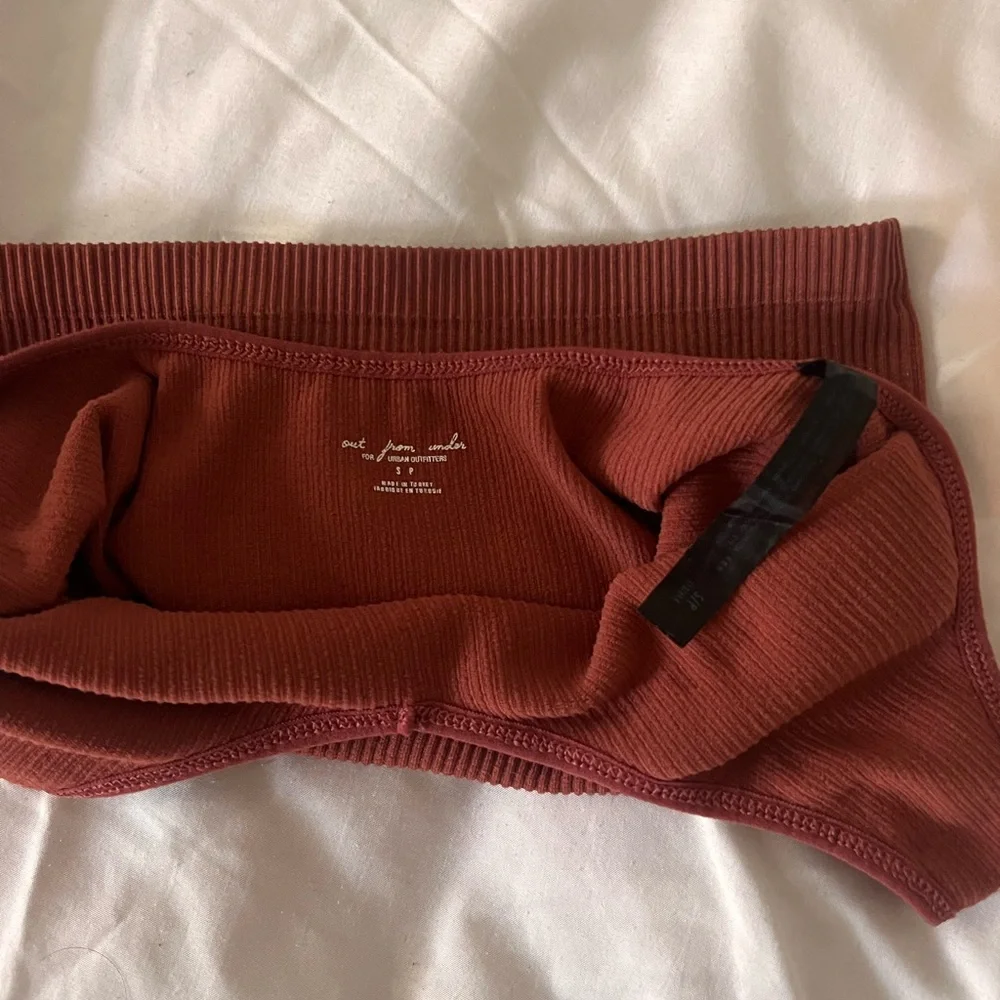 UO Out from under Ribbed Halter Crop Tank - Picture 5 of 5